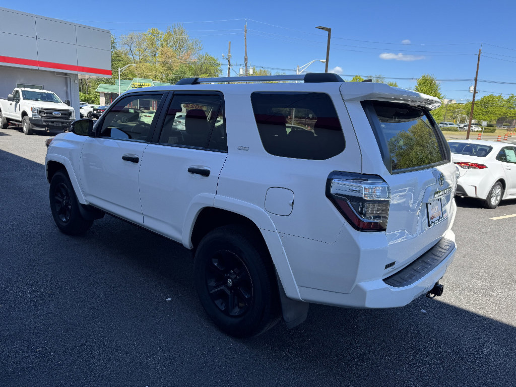 Used 2022 Toyota 4Runner SR5 Premium w/ Moonroof Package AWD/4WD image 7