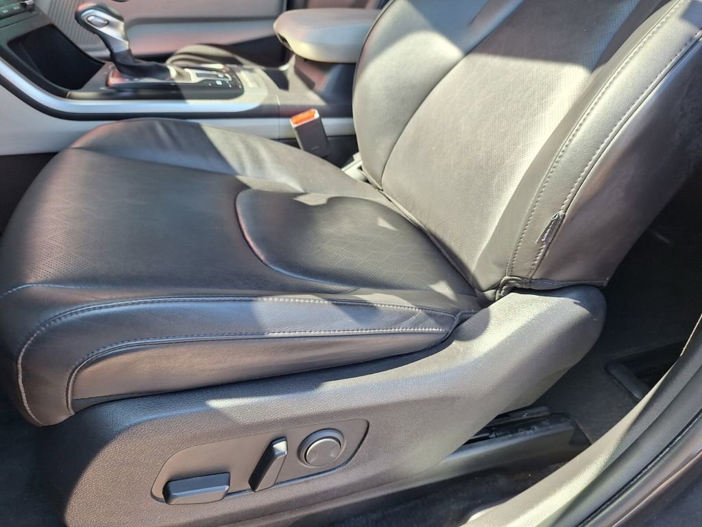 Used 2023 Kia Carnival LX image 10