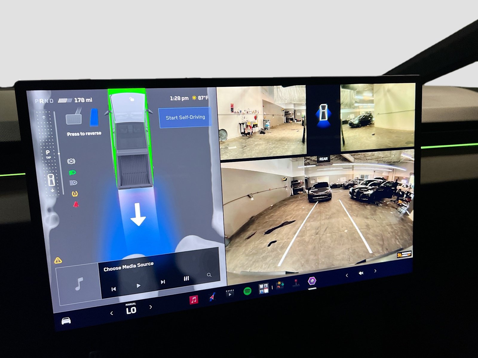 Used 2025 Tesla Cybertruck AWD Crew Cab image 9