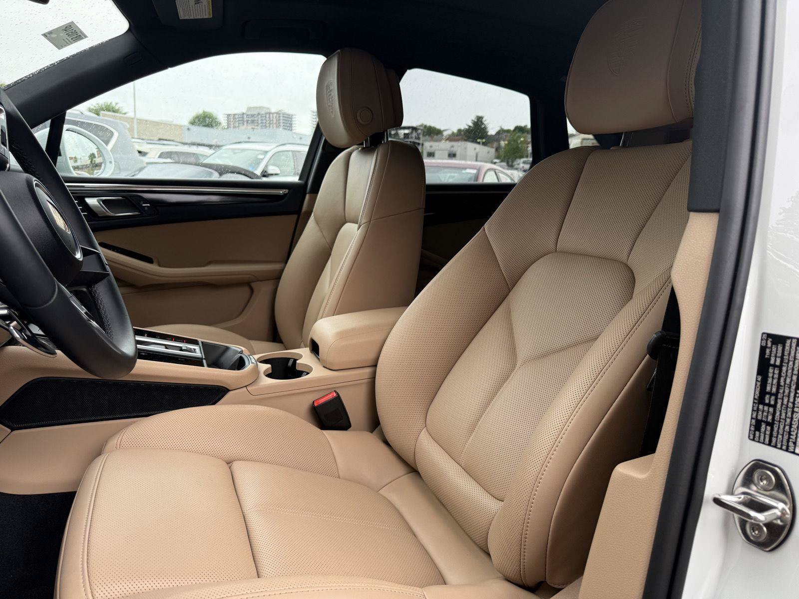 Used 2025 Porsche Macan AWD/4WD image 19