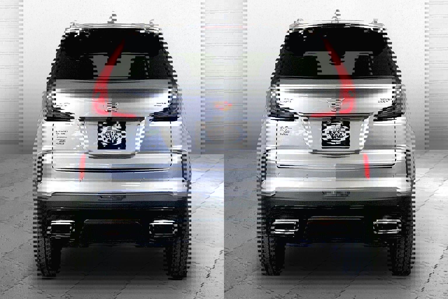 Used 2024 Cadillac XT4 Premium Luxury image 3