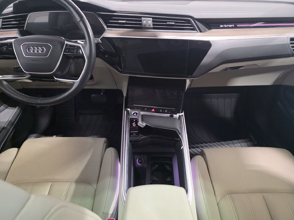 Used 2024 Audi Q8 e-tron Prestige w/ Prestige Package AWD/4WD image 13