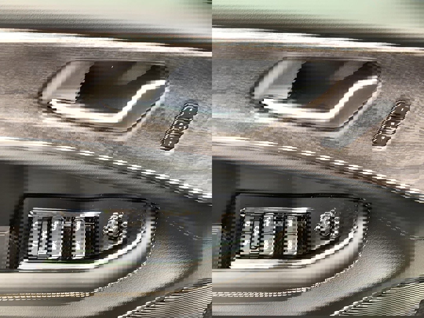 Used 2024 Jeep Grand Cherokee Overland image 10