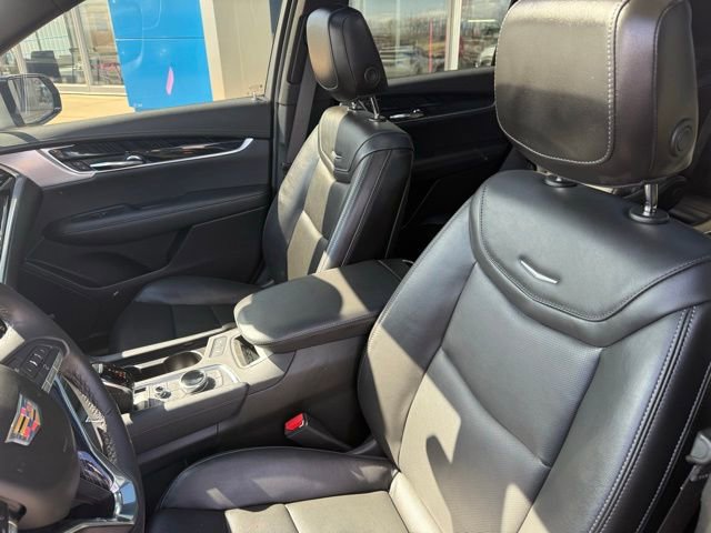 Used 2025 Cadillac XT6 Premium Luxury image 16