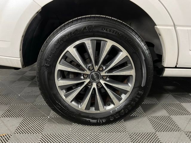 Used 2015 Lincoln Navigator 2WD image 10