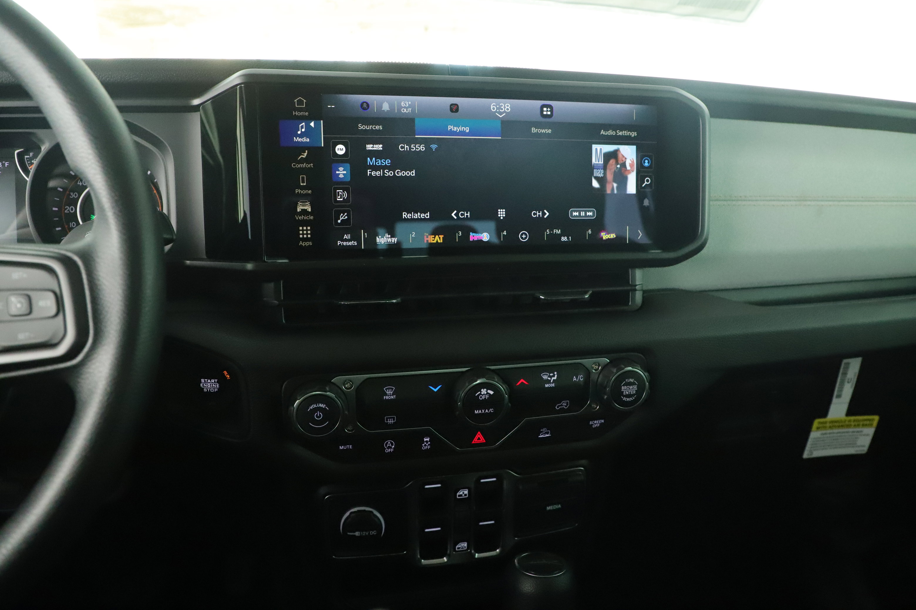 New 2025 Jeep Gladiator Sport image 16