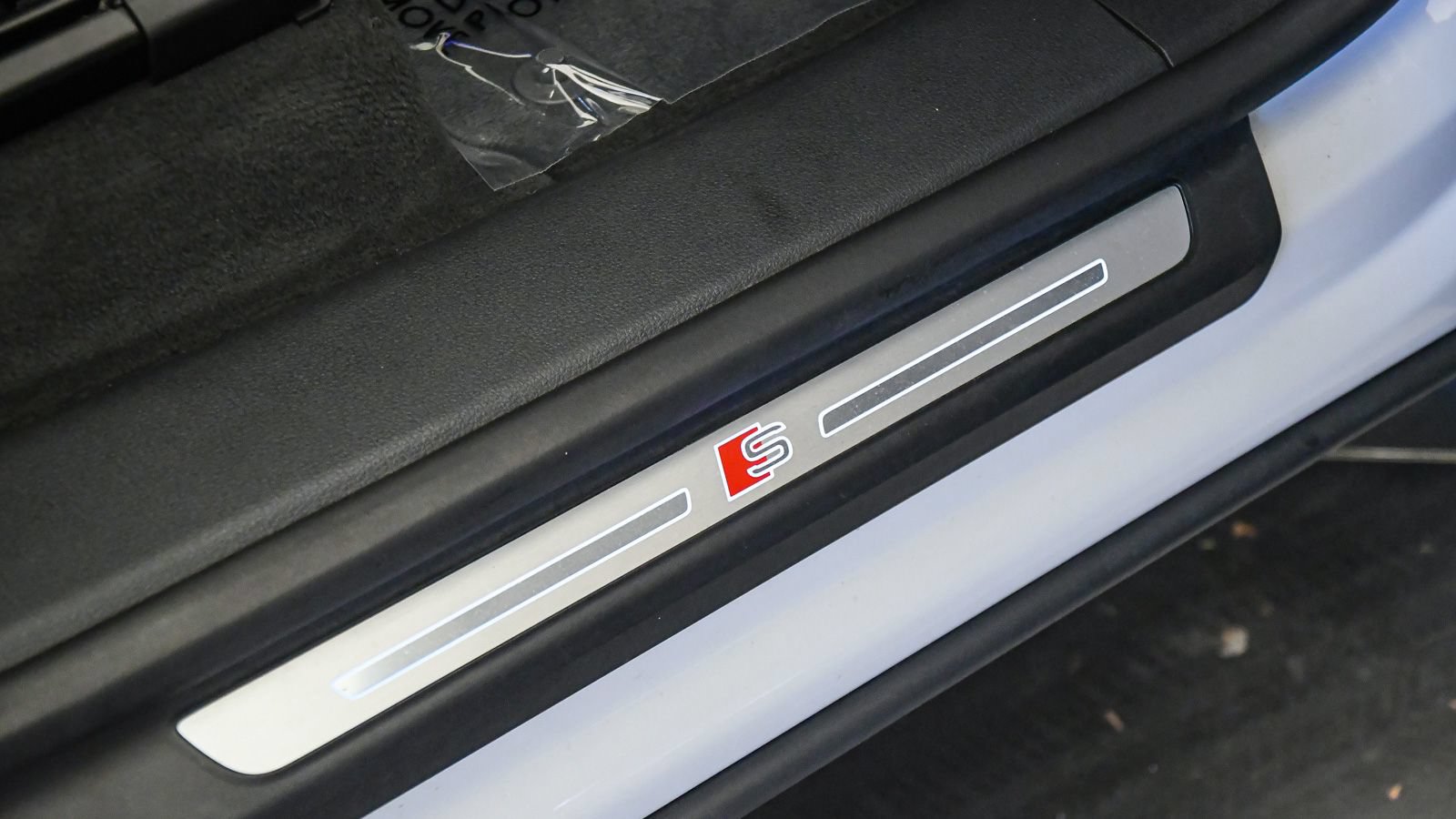 Used 2019 Audi Q8 Premium Plus AWD/4WD image 21