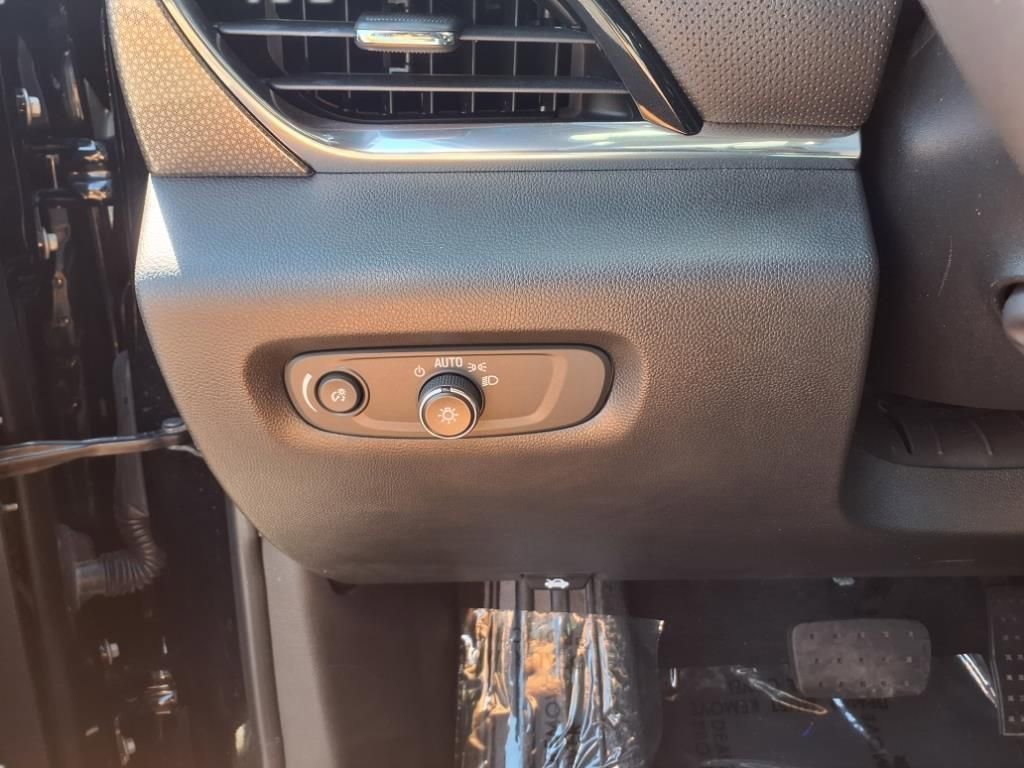 Used 2022 Chevrolet Traverse Premier image 15