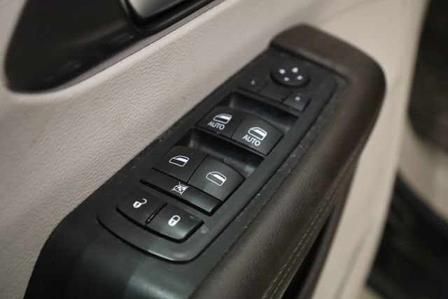 Used 2018 Chrysler Pacifica Touring Plus image 19
