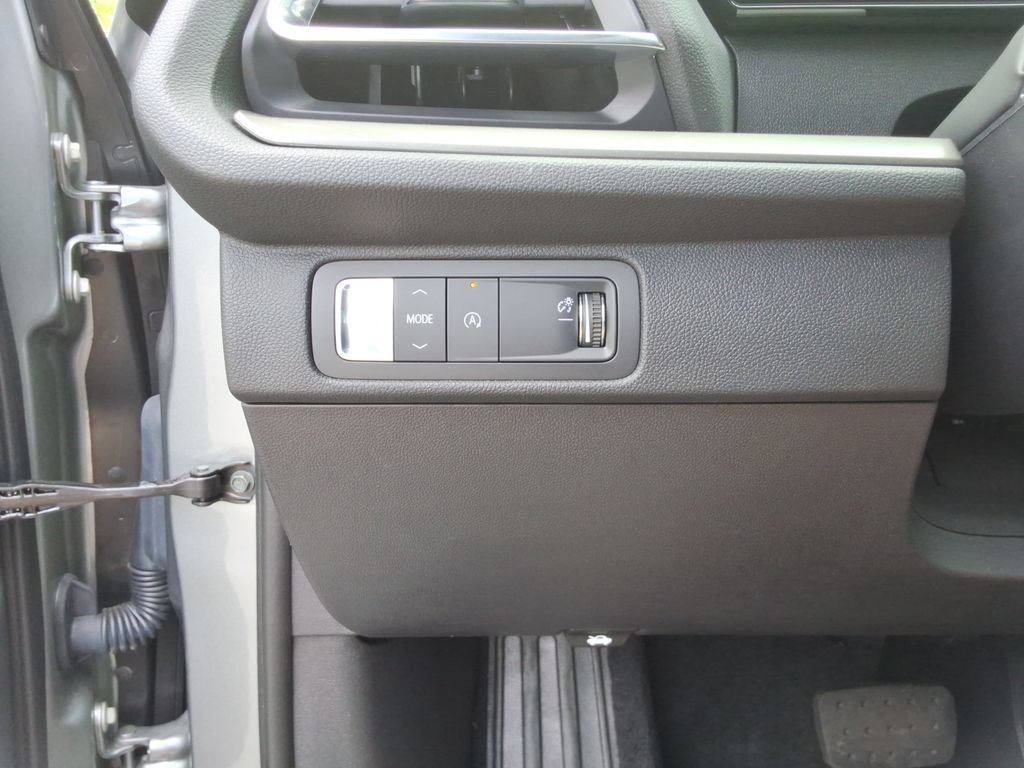 Certified 2025 Chevrolet Traverse LT w/ Driver Confidence Package FWD image 35