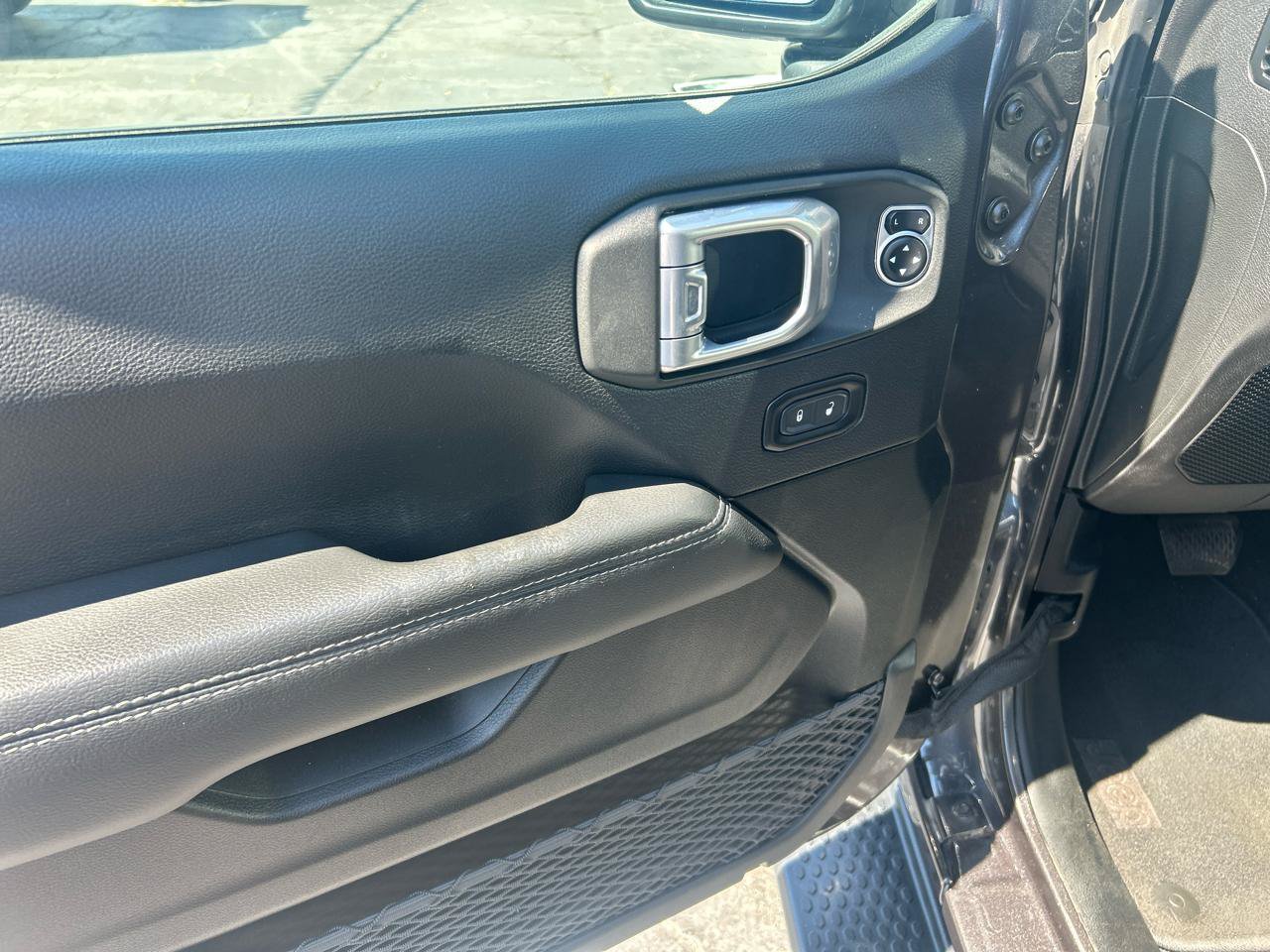 Used 2020 Jeep Wrangler Unlimited Sahara AWD/4WD image 13