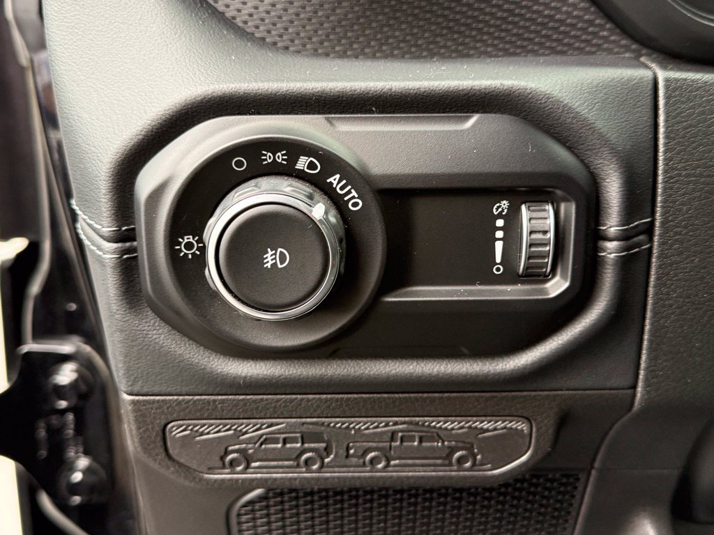 Used 2024 Jeep Wrangler Unlimited Rubicon w/ Convenience Group AWD/4WD image 14