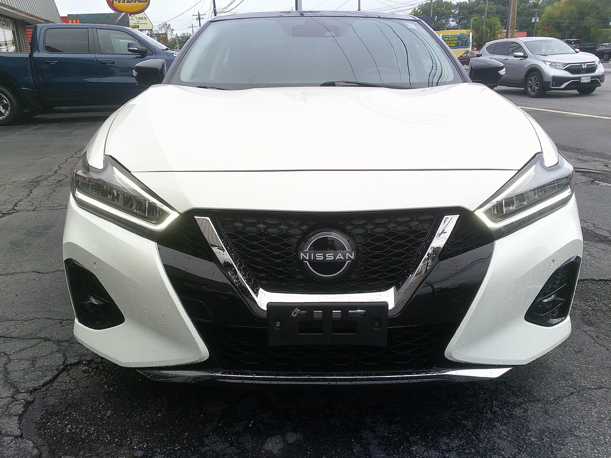 Used 2023 Nissan Maxima Platinum w/ Sport Mat Group FWD image 13