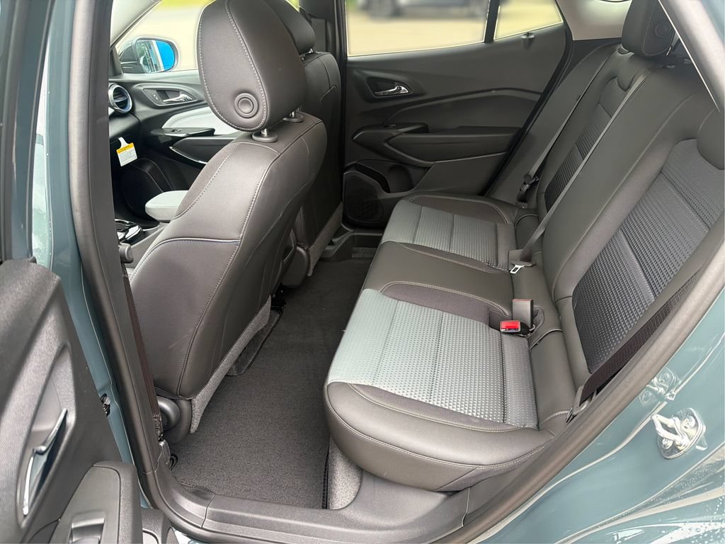 New 2026 Chevrolet Trax LT w/ Midnight Edition FWD image 10