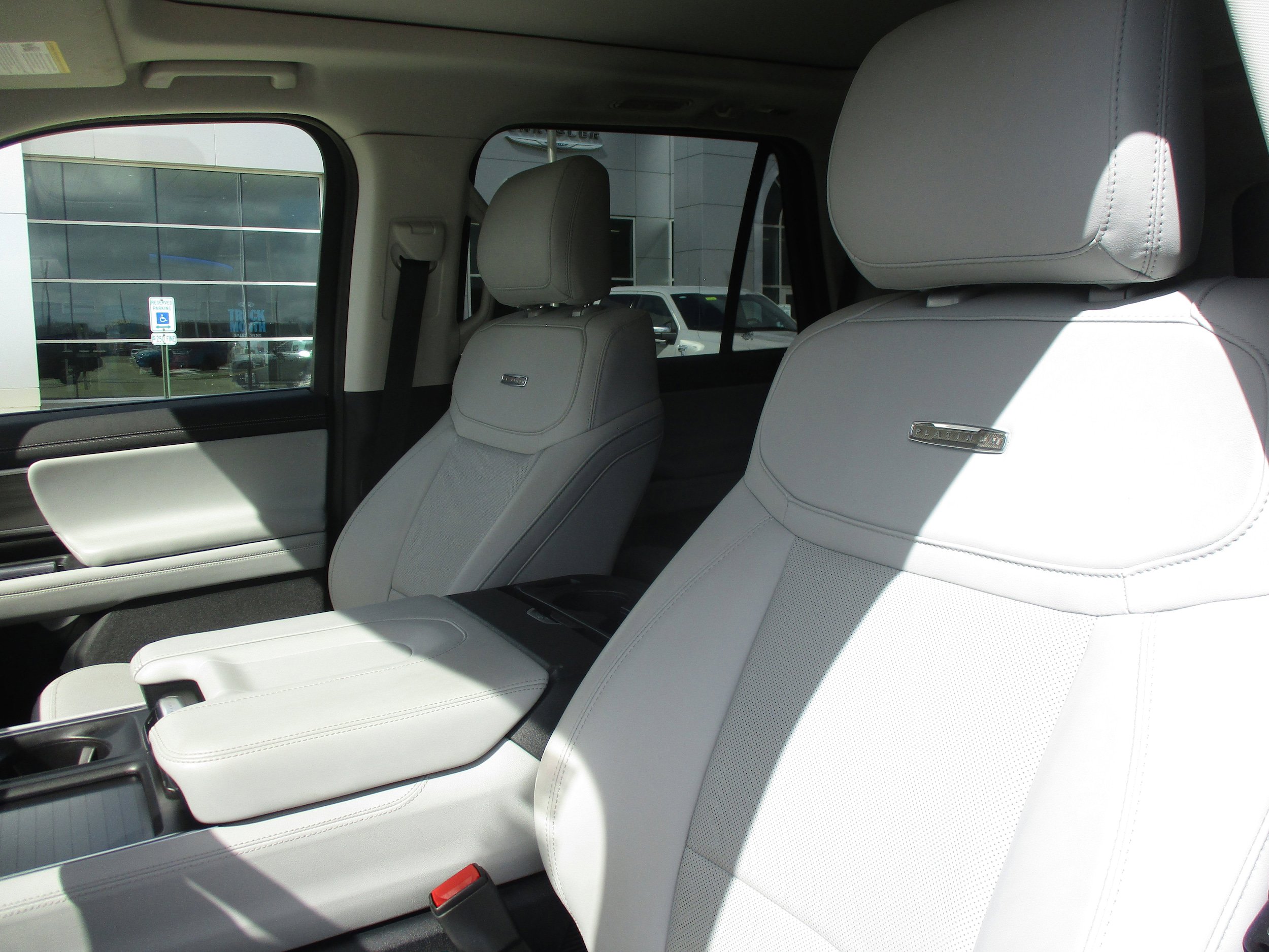 Used 2025 Ford Expedition Platinum image 42