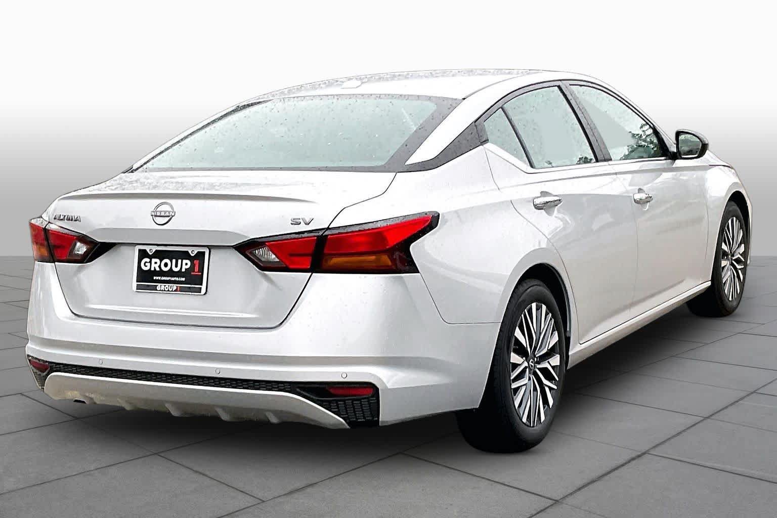 Used 2024 Nissan Altima 2.5 SV FWD image 13