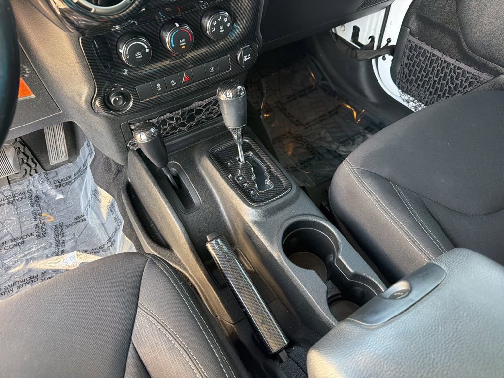 Used 2018 Jeep Wrangler Unlimited Sahara AWD/4WD image 16