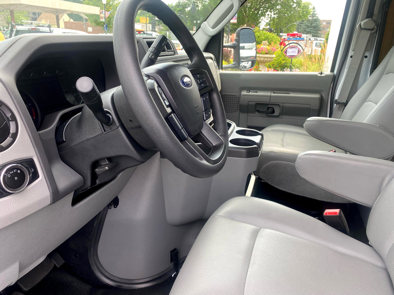 Used 2024 Ford E-350 and Econoline 350 Super Duty w/ Power Windows & Locks Group image 16