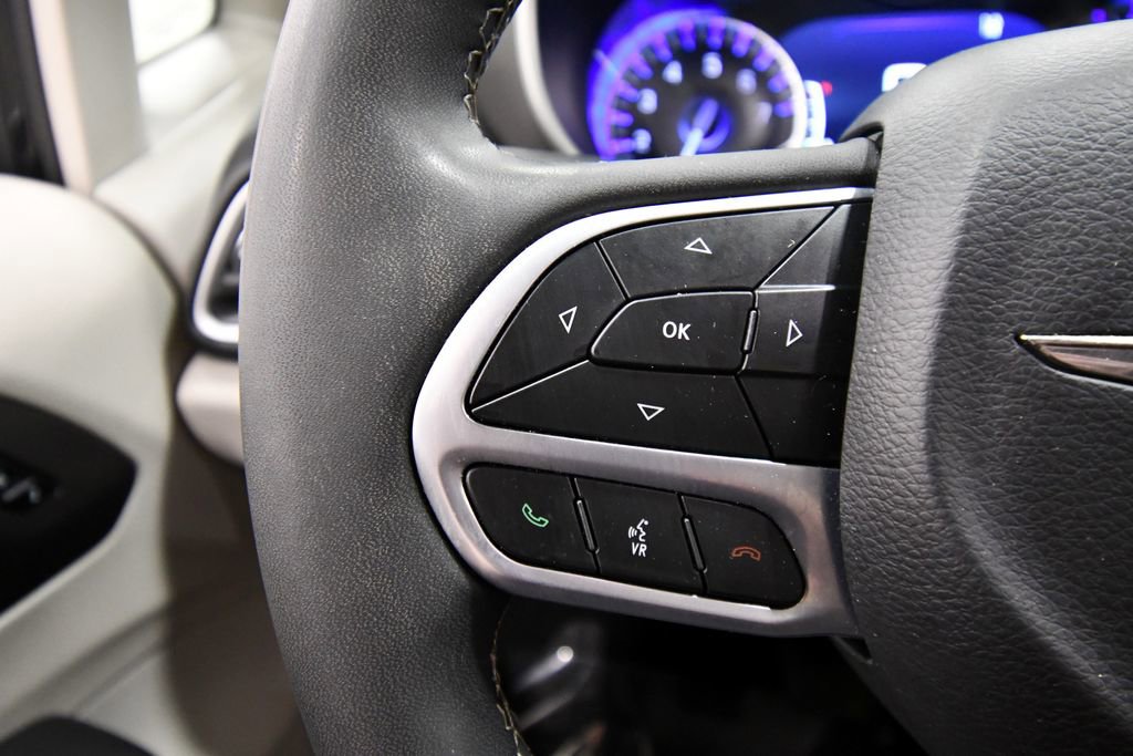 Used 2024 Chrysler Pacifica Touring-L FWD image 23