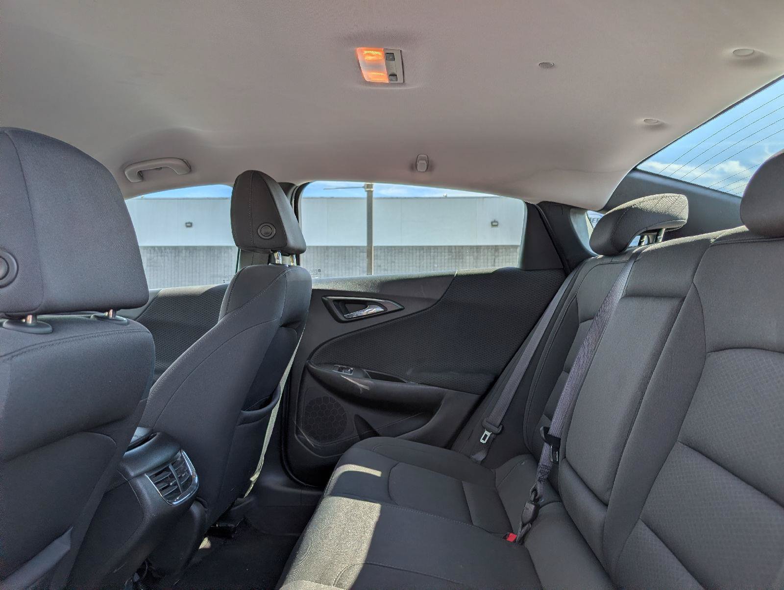 Used 2018 Chevrolet Malibu LT w/ Driver Confidence Package FWD image 9