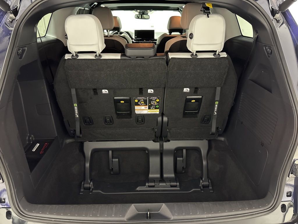 Used 2025 Toyota Sienna XSE image 39