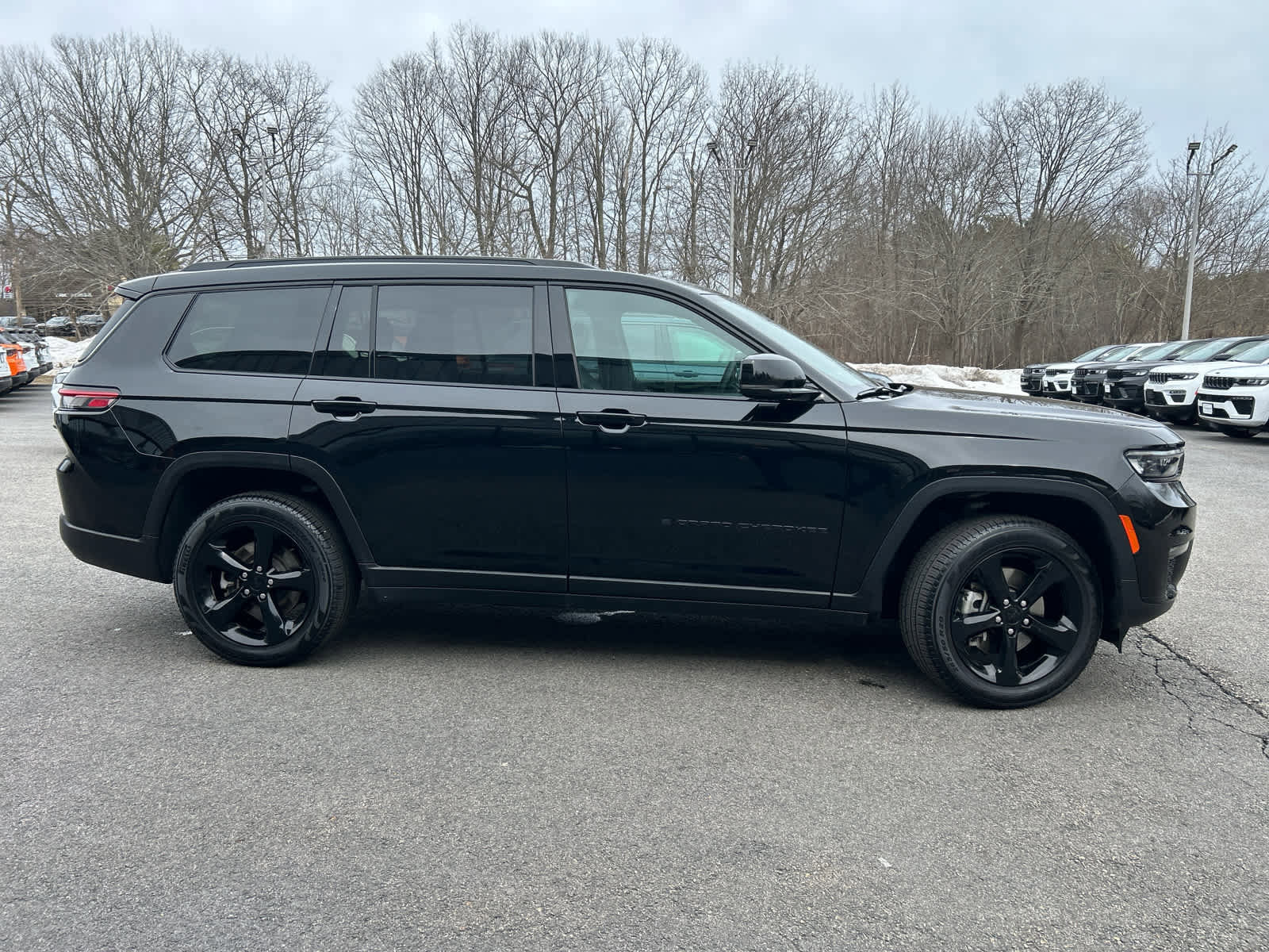 Used 2025 Jeep Grand Cherokee L Limited w/ Black Appearance Package image 3
