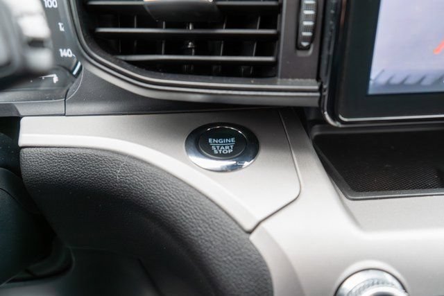 Used 2023 Ford Explorer XLT AWD/4WD image 25