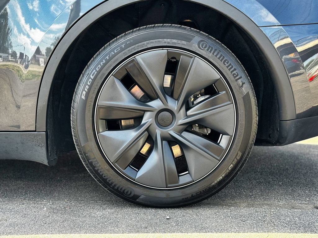 Used 2024 Tesla Model Y Long Range RWD image 35