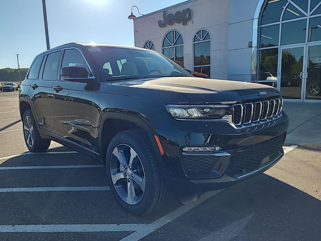 New 2025 Jeep Grand Cherokee Limited w/ Luxury Tech Group II image 2