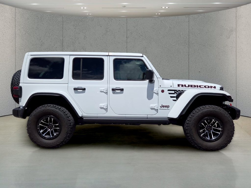 Used 2025 Jeep Wrangler Unlimited Rubicon AWD/4WD image 3