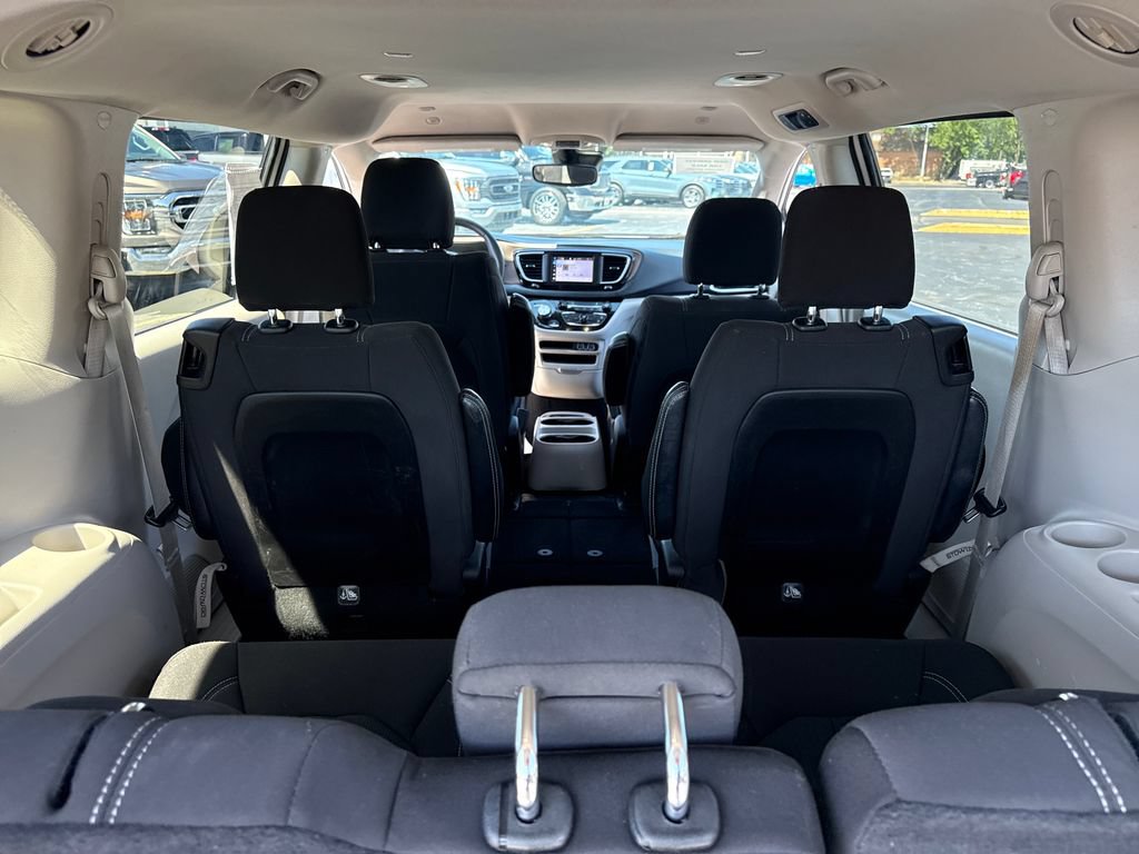 Used 2023 Chrysler Voyager LX FWD image 14