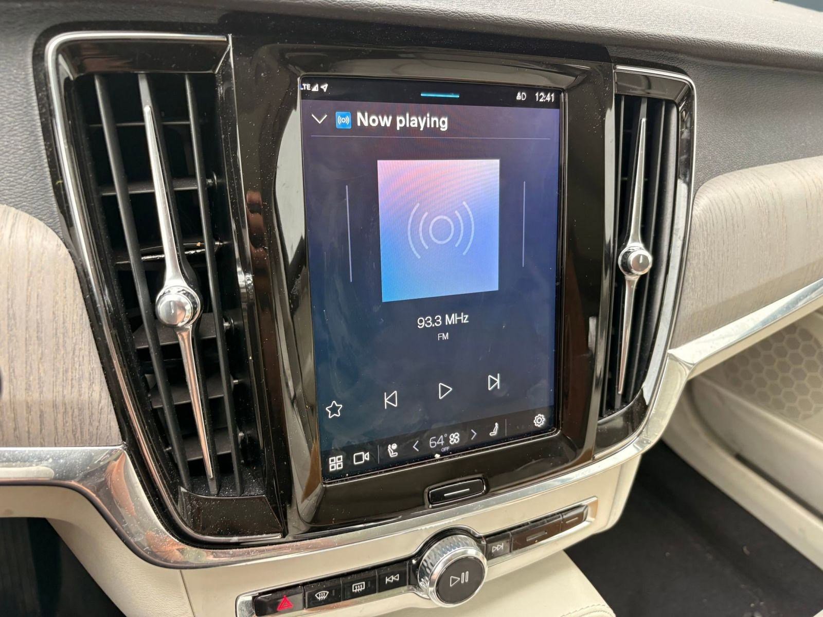 Certified 2025 Volvo V90 B6 Cross Country Plus image 25