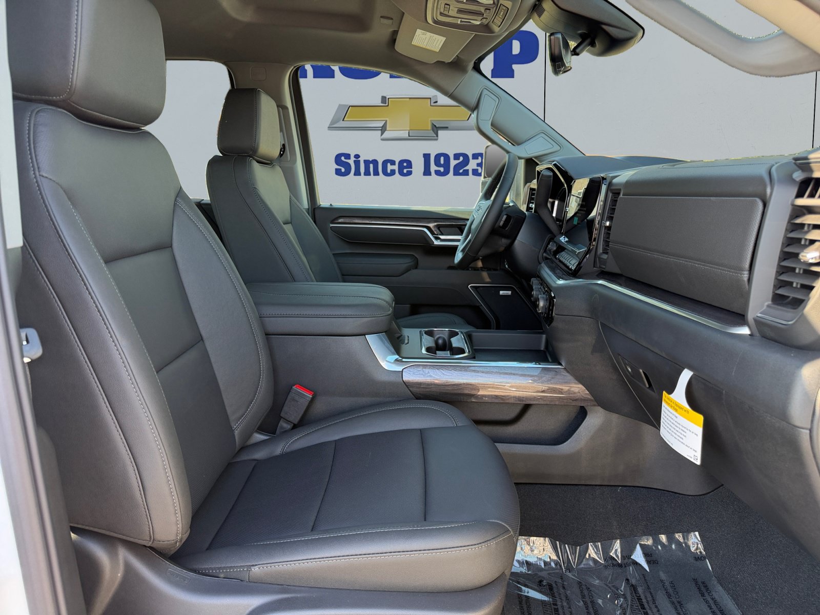New 2026 Chevrolet Silverado 2500 LTZ w/ LTZ Plus Package AWD/4WD image 17