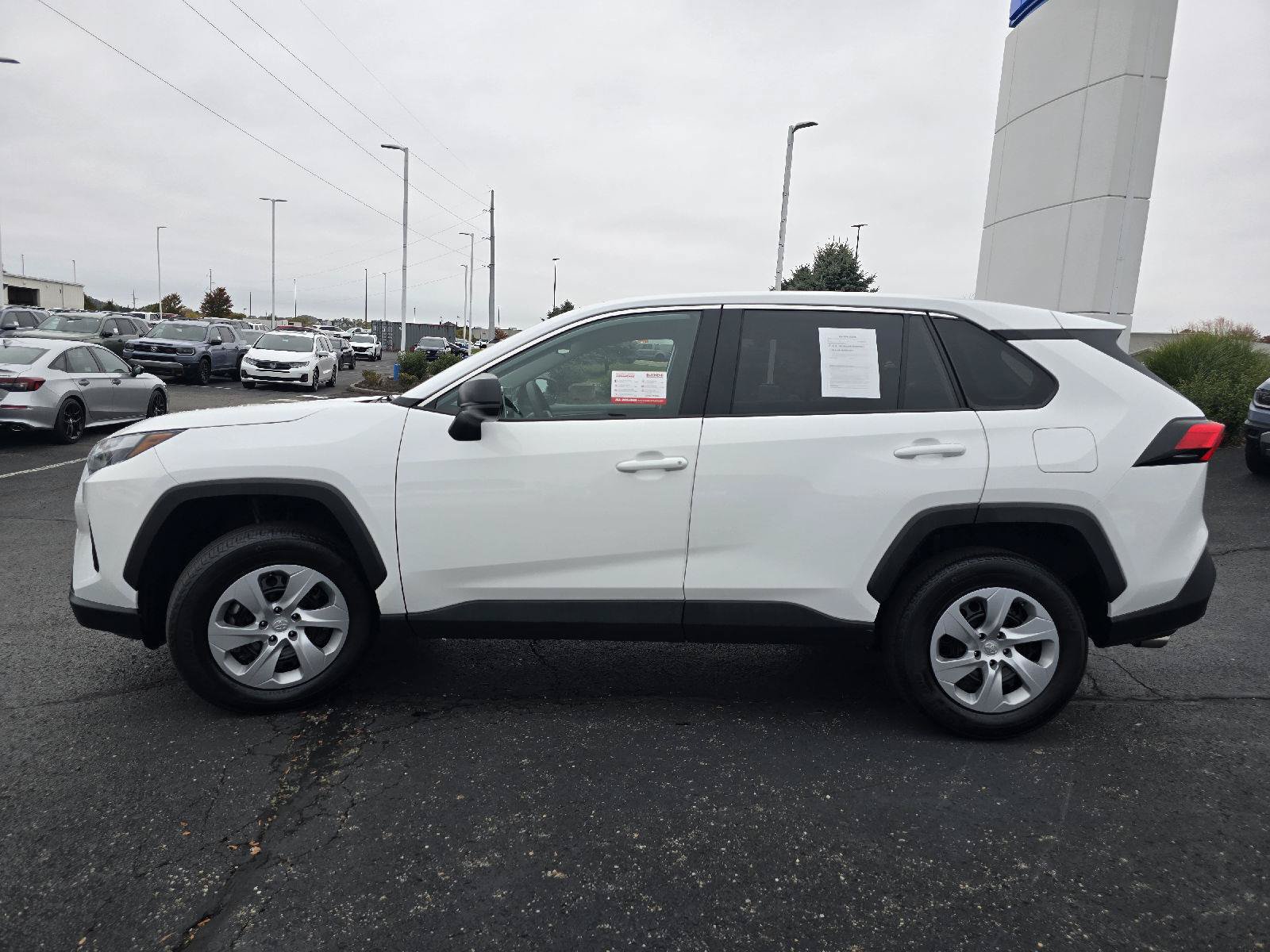 Used 2024 Toyota RAV4 LE AWD/4WD image 4