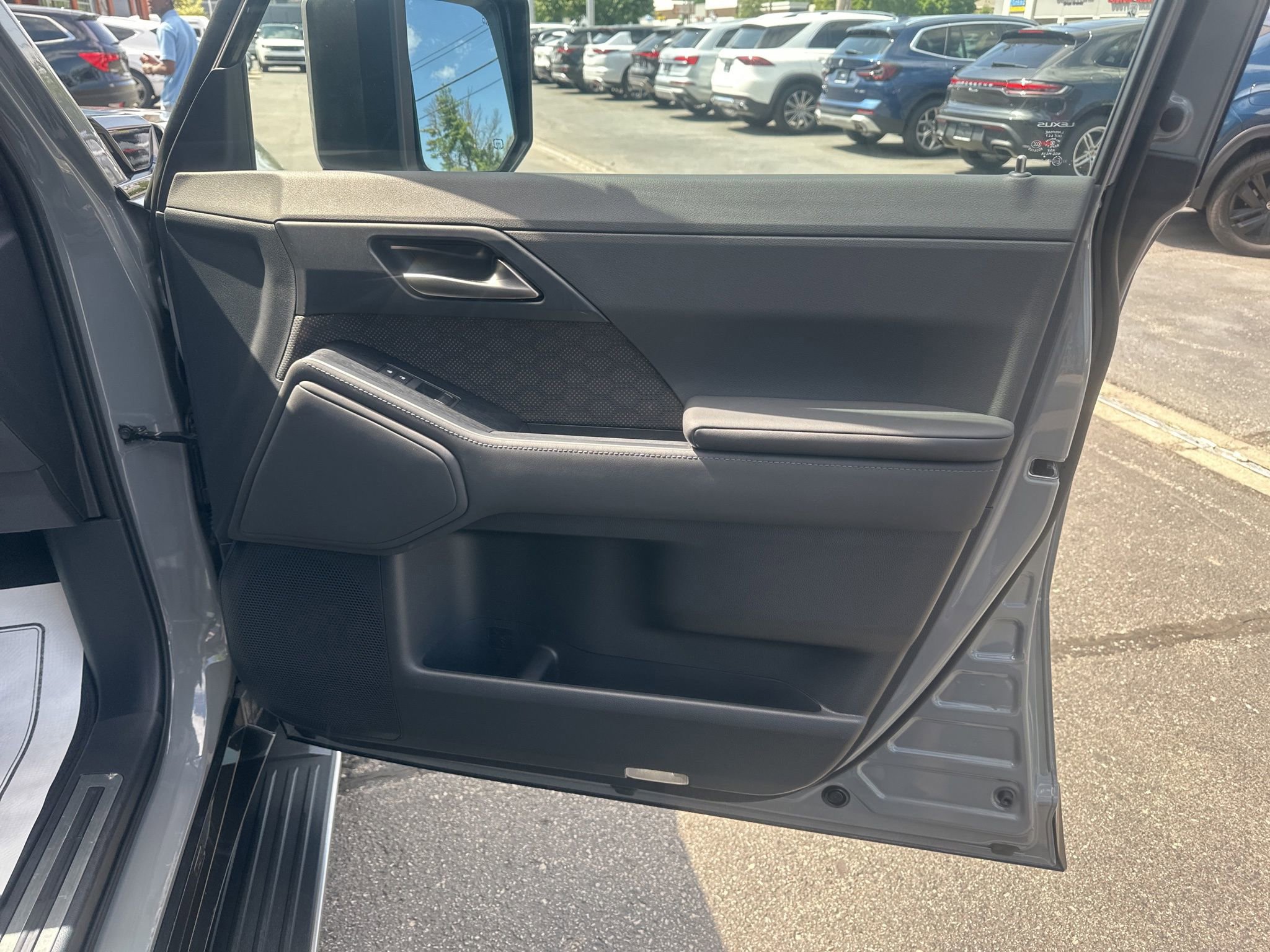 Used 2024 Lexus GX 550 w/ Accessory Package (31) image 13