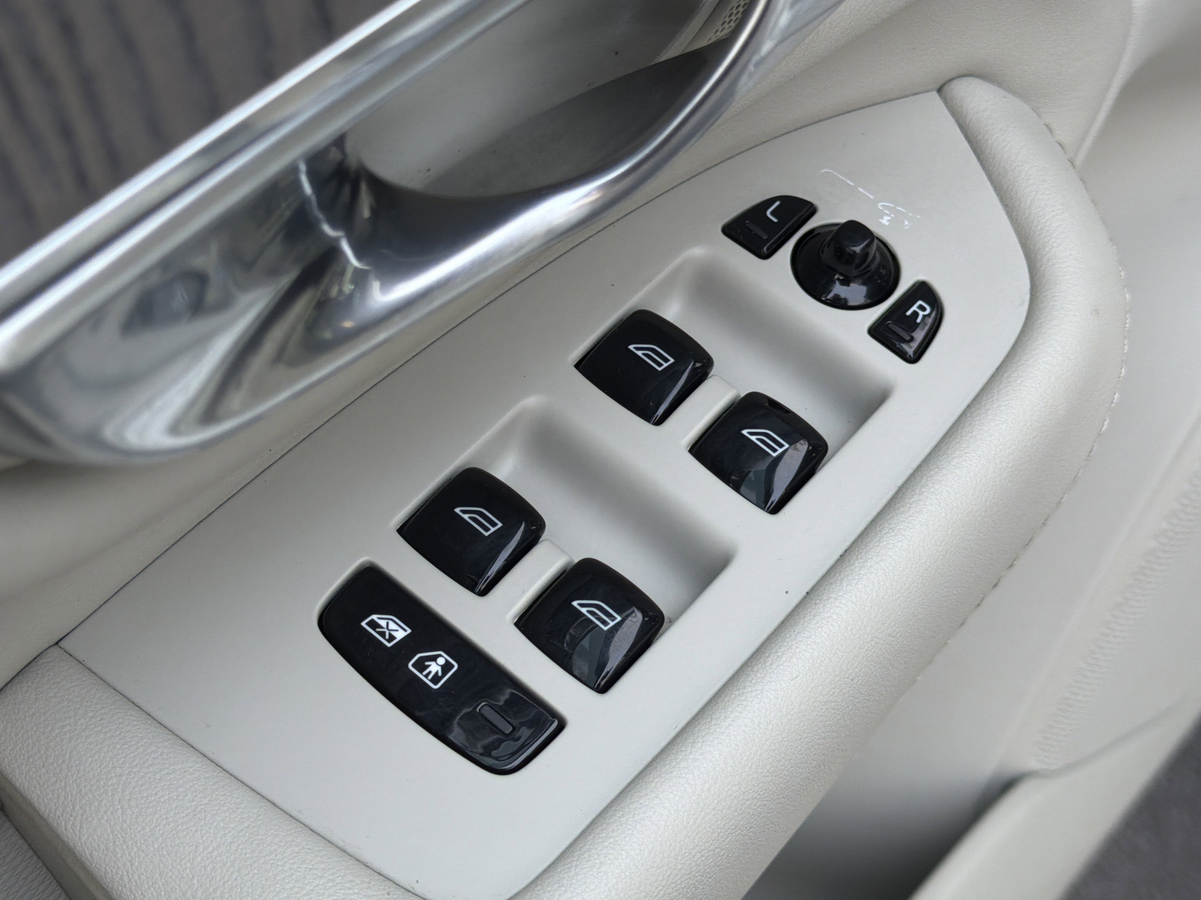 Certified 2023 Volvo XC90 B6 Core w/ Protection Package Premier image 15