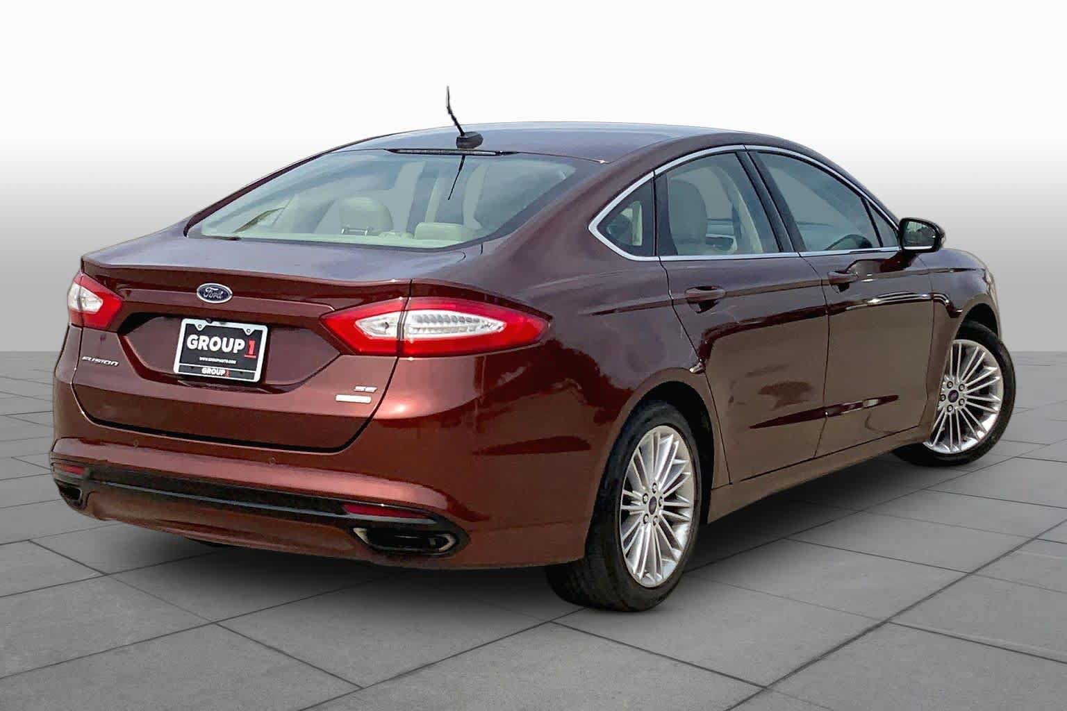 Used 2016 Ford Fusion SE w/ Equipment Group 202A FWD image 13