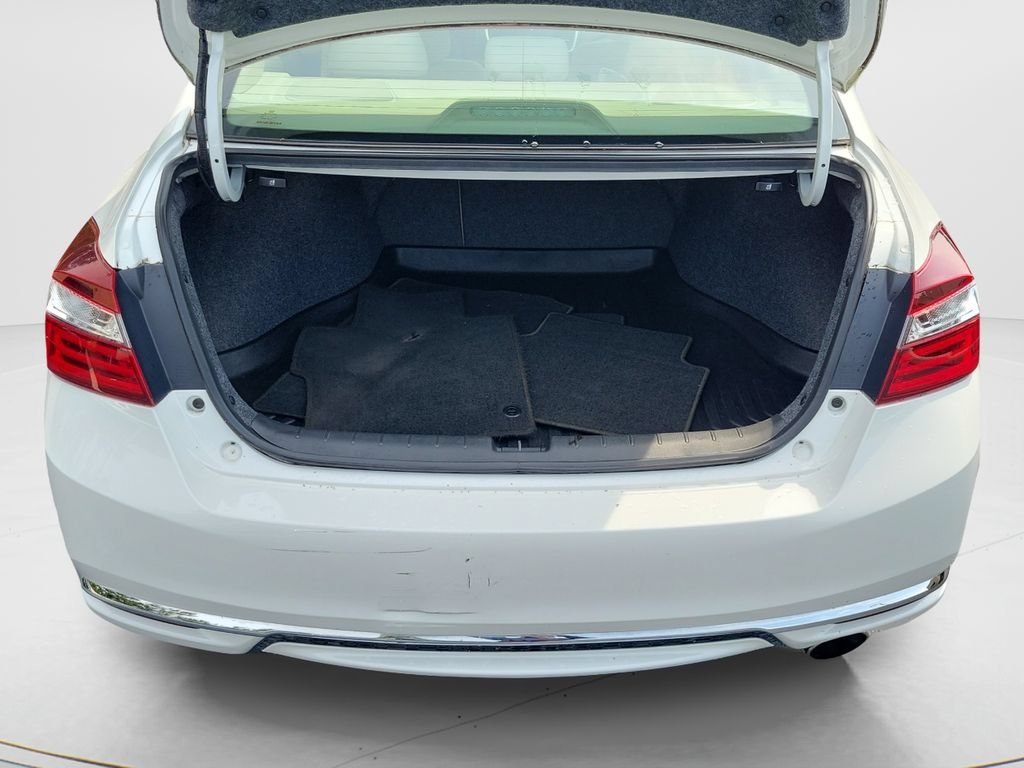 Used 2017 Honda Accord EX image 9