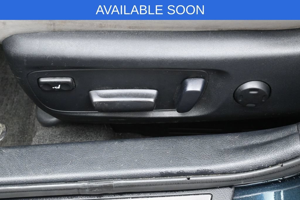 Used 2016 Toyota Avalon Limited w/ Toyota Safety Sense Package FWD image 10