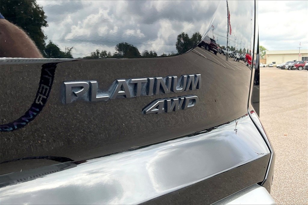 Used 2024 Nissan Pathfinder Platinum image 14