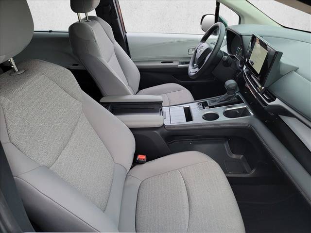 Used 2026 Toyota Sienna LE FWD image 15