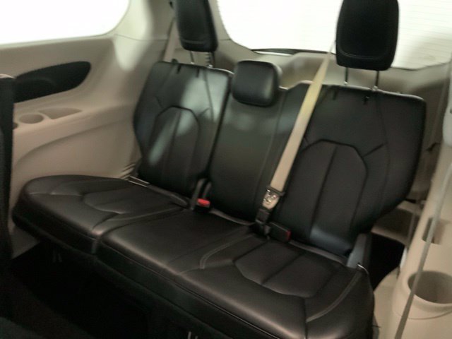 Used 2024 Chrysler Pacifica Limited FWD image 27