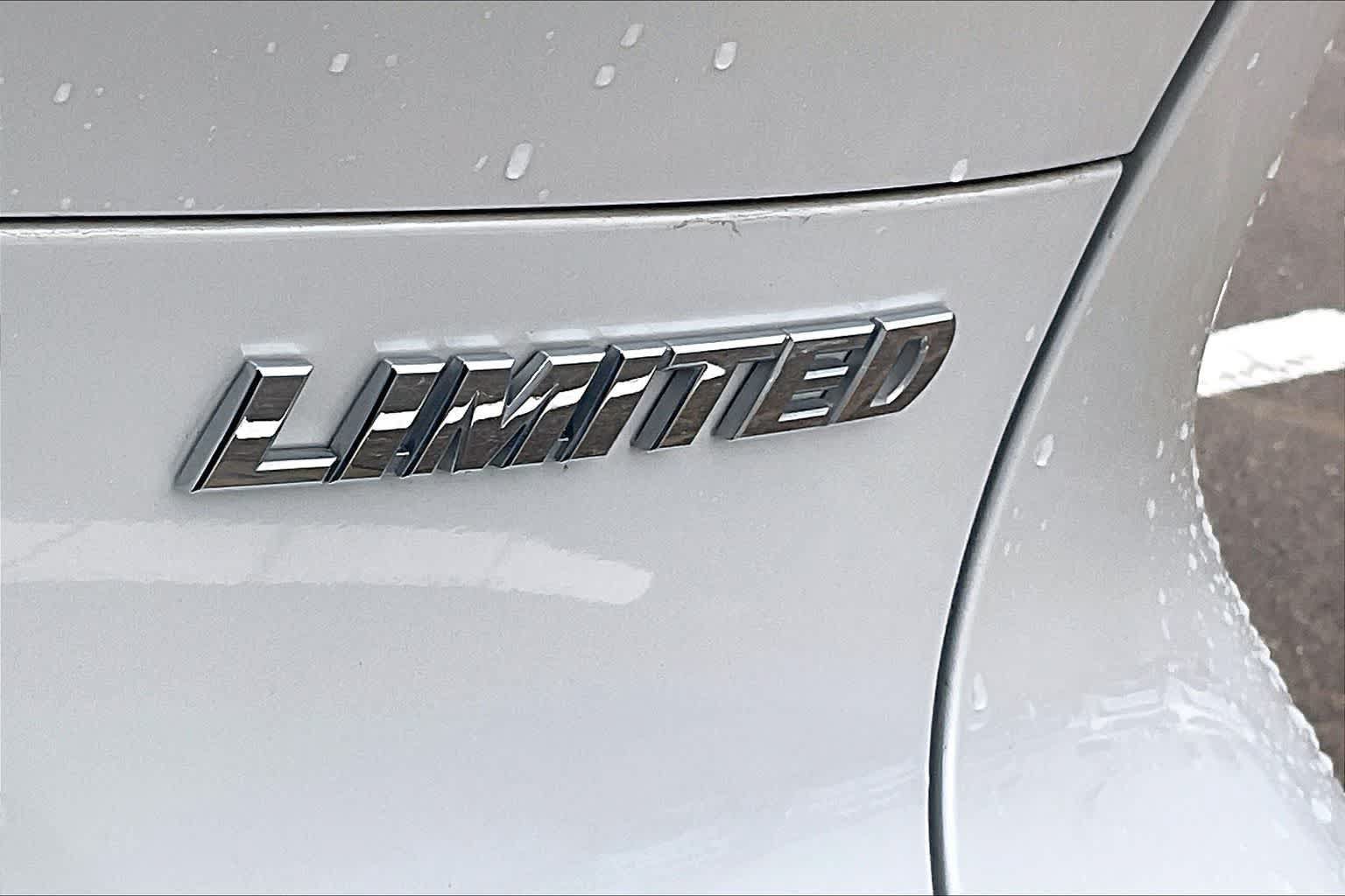 Used 2023 Toyota Venza Limited AWD/4WD image 7