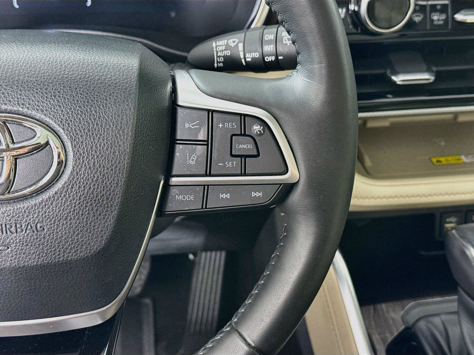 Used 2023 Toyota Highlander Platinum FWD image 21