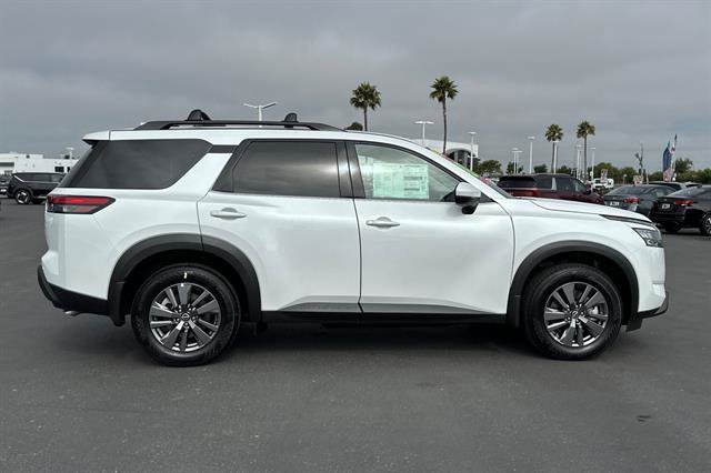 New 2025 Nissan Pathfinder SV w/ SV Premium Package image 3