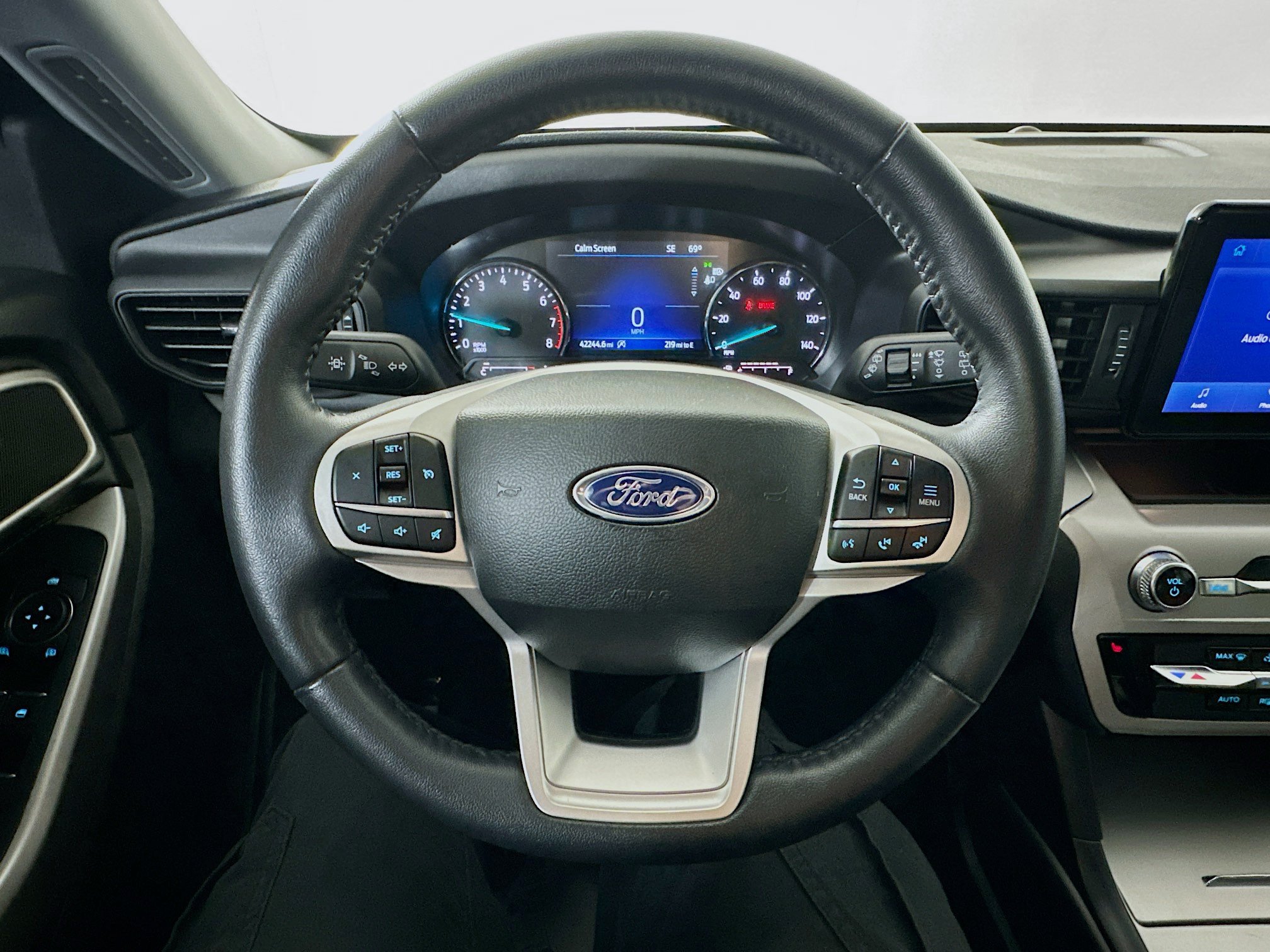 Used 2023 Ford Explorer XLT AWD/4WD image 11