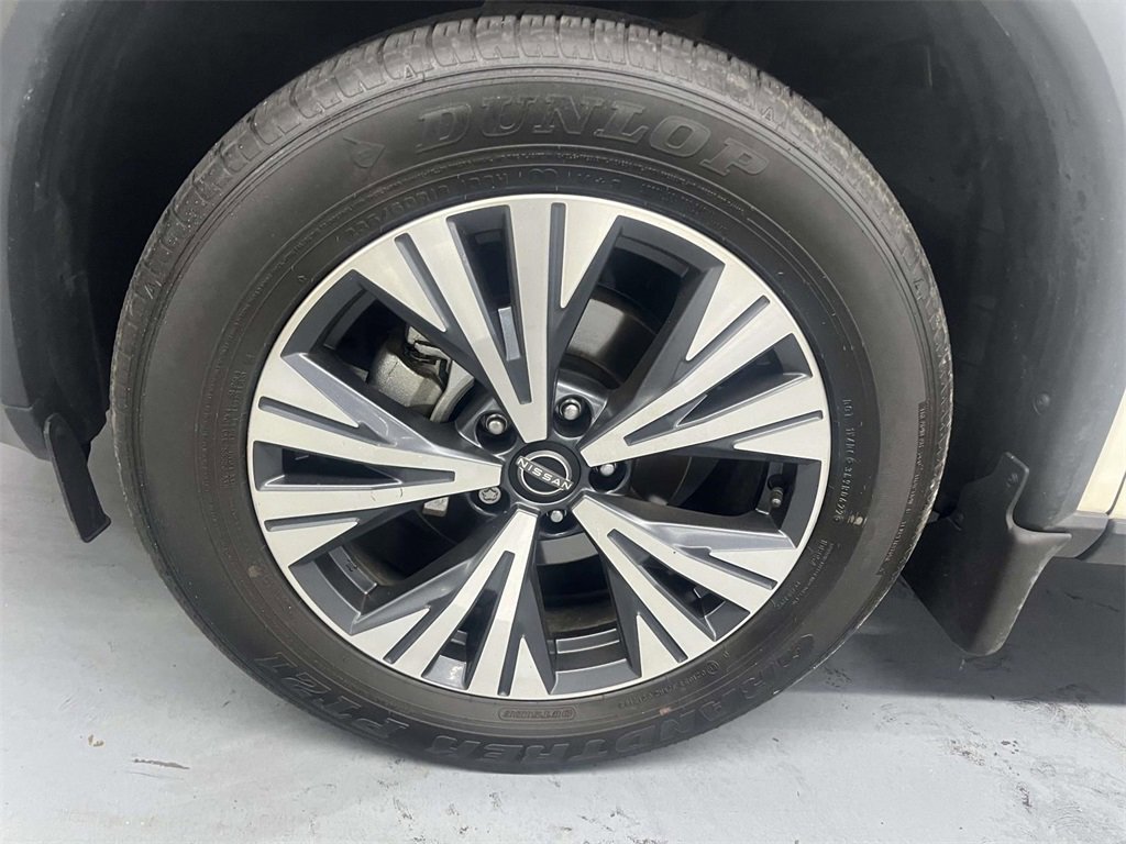 Used 2023 Nissan Rogue SV image 10