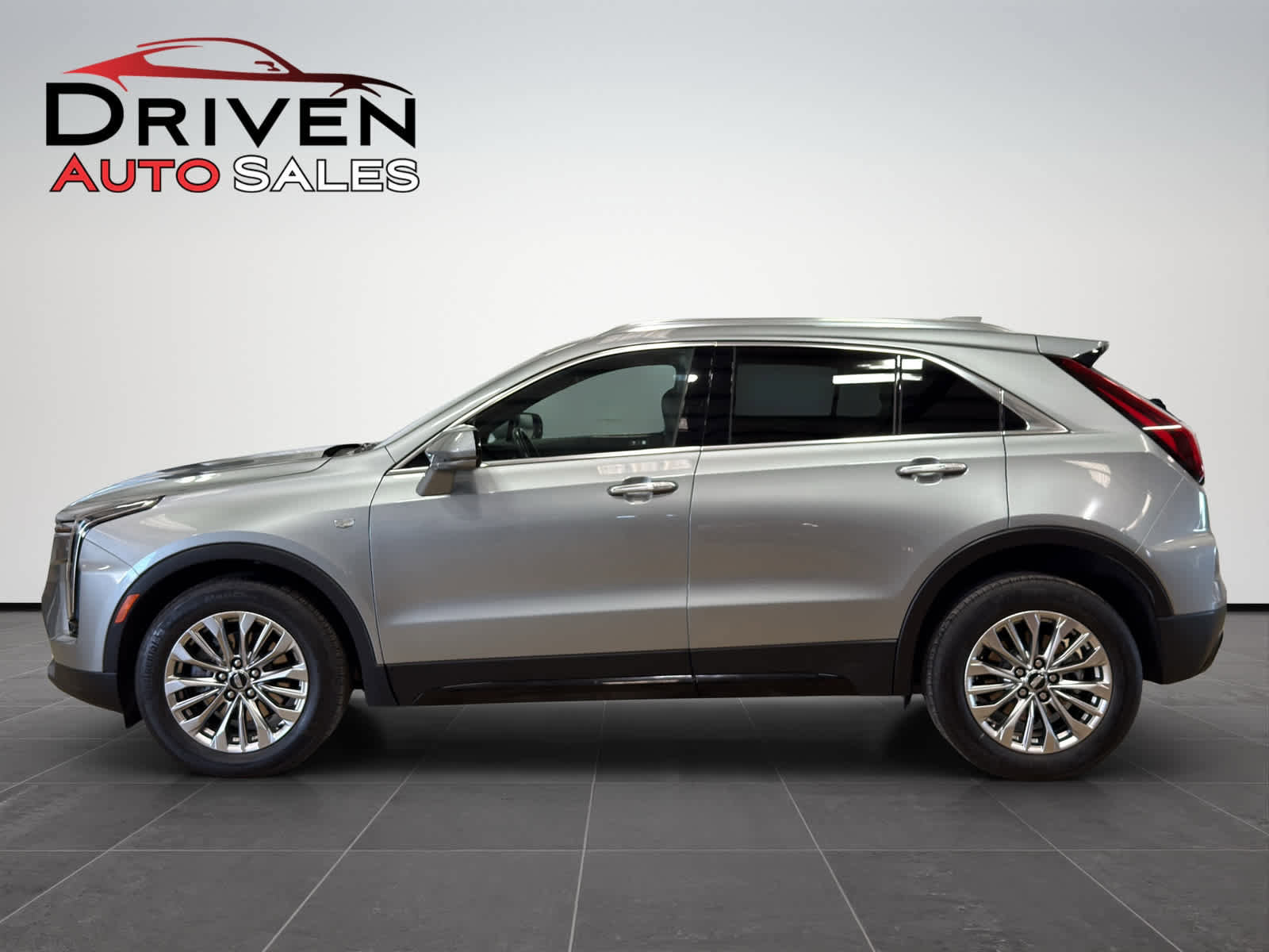 Used 2024 Cadillac XT4 Premium Luxury image 4