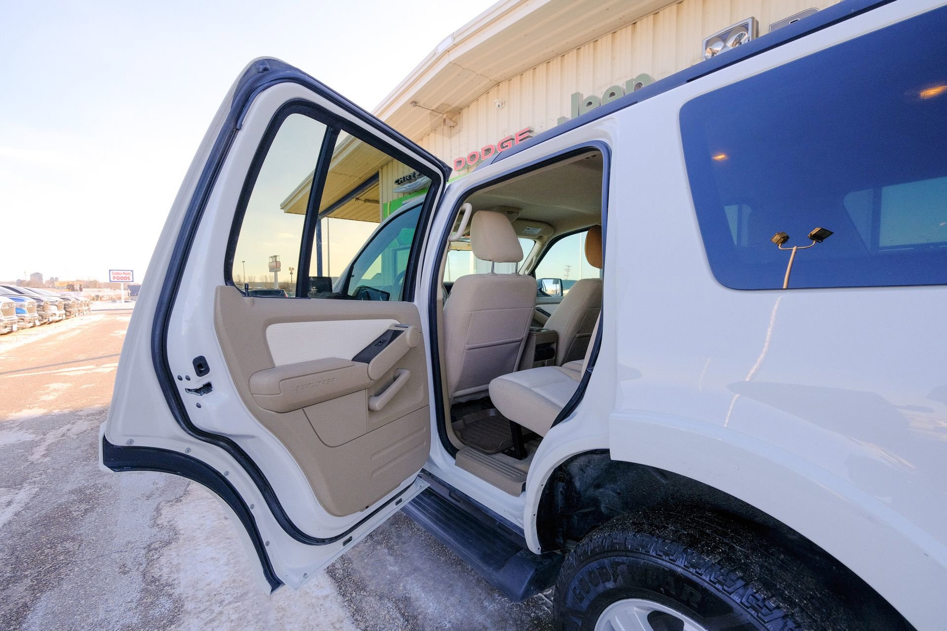 Used 2010 Ford Explorer XLT image 26