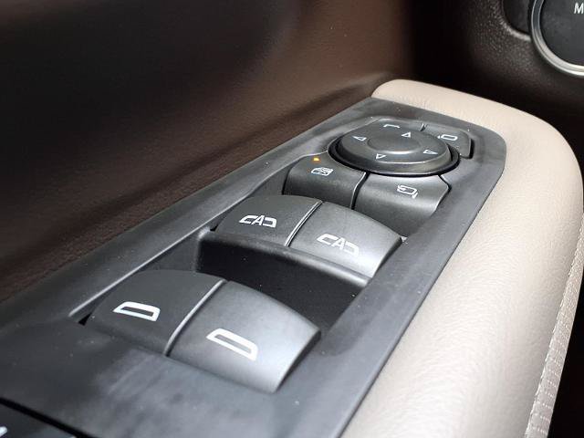 Used 2023 GMC Yukon SLT w/ SLT Luxury Package AWD/4WD image 17